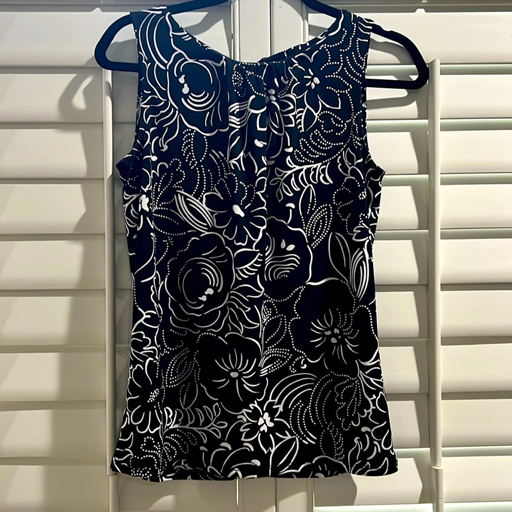 WHBM Black/White Flowy, Floral Tank, back tie closure/peephole
SAME DAY SHIPPING